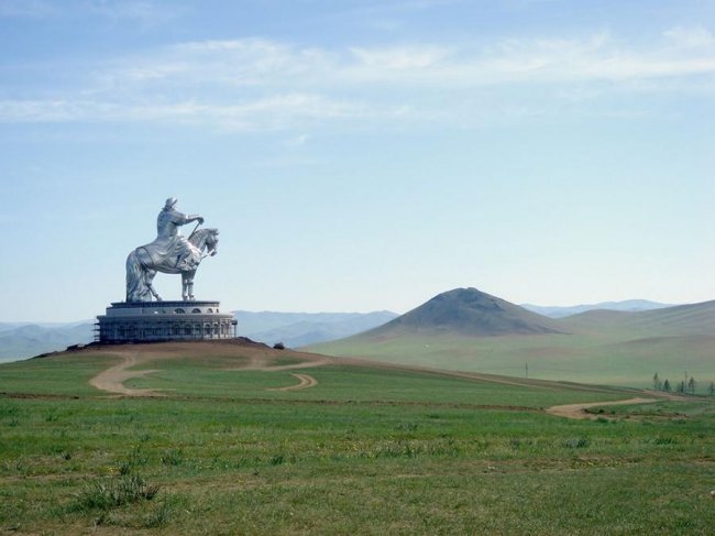 20 колоссальных монументов и статуй по всему миру