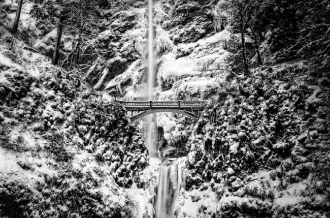 Фантастические фотографии замерзших водопадов