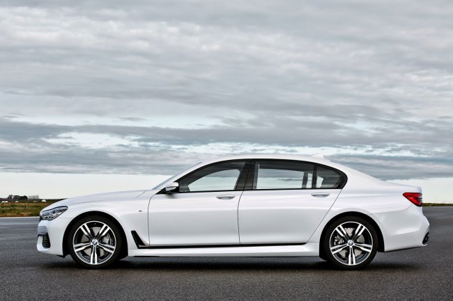 Новую 7-ку BMW 2016 года можно посмотреть уже сейчас