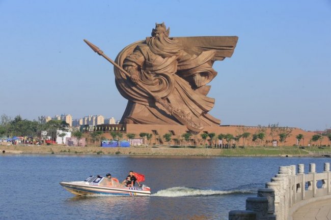 Новая статуя бога войны Гуань Юя