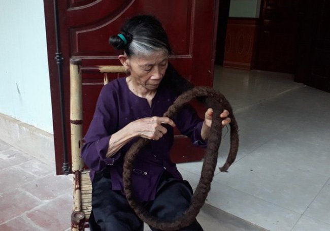 81-летняя дама из Вьетнама отрастила волосы до 3 метров
