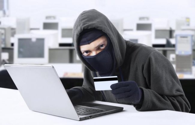 Как не стать жертвой мошенников, ворующих пароли банковских карт через интернет