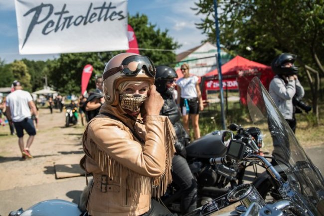 Ежегодный слет женщин-байкеров в Германии