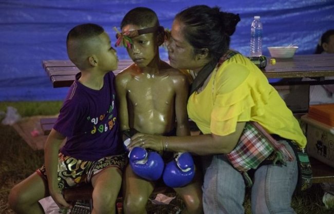 Поединки по тайскому боксу среди детей