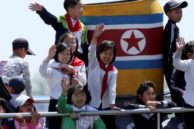 Северная Корея с реки Ялуцзян