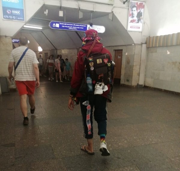 Модники и чудаки в метро (20 фото)