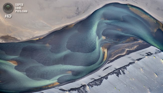 Ледниковые реки Исландии с высоты птичьего полёта