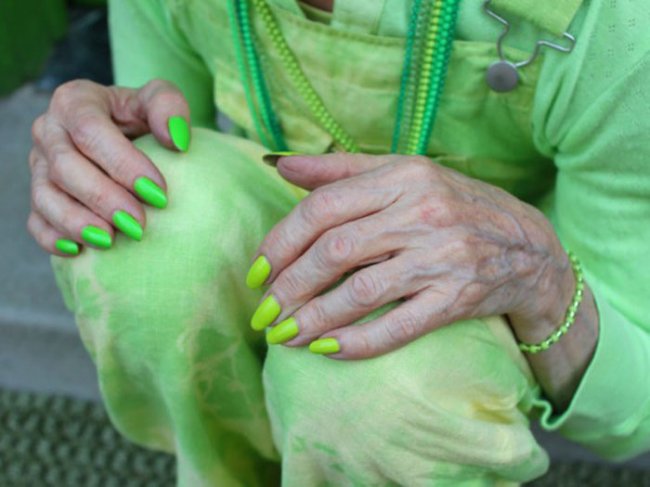 Зеленая леди из Бруклина: эксцентричная женщина, которая одевается исключительно в зеленый цвет
