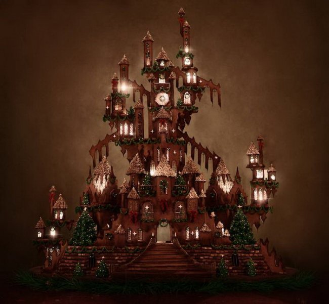 Съедобный готический замок к Рождеству: пряничный домик-гигант