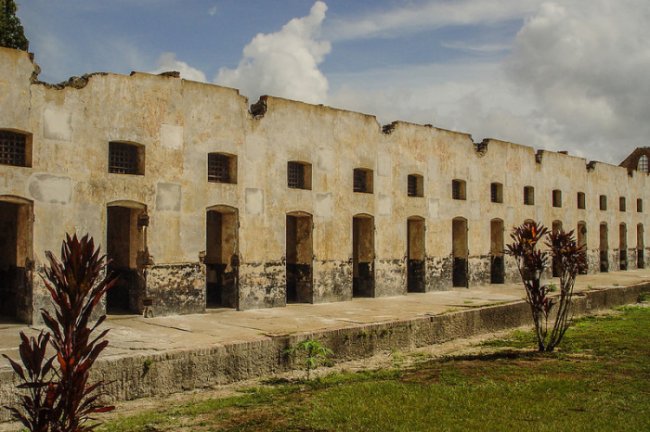 Самая страшная в мире тюрьма, расположенная в центре тропического рая